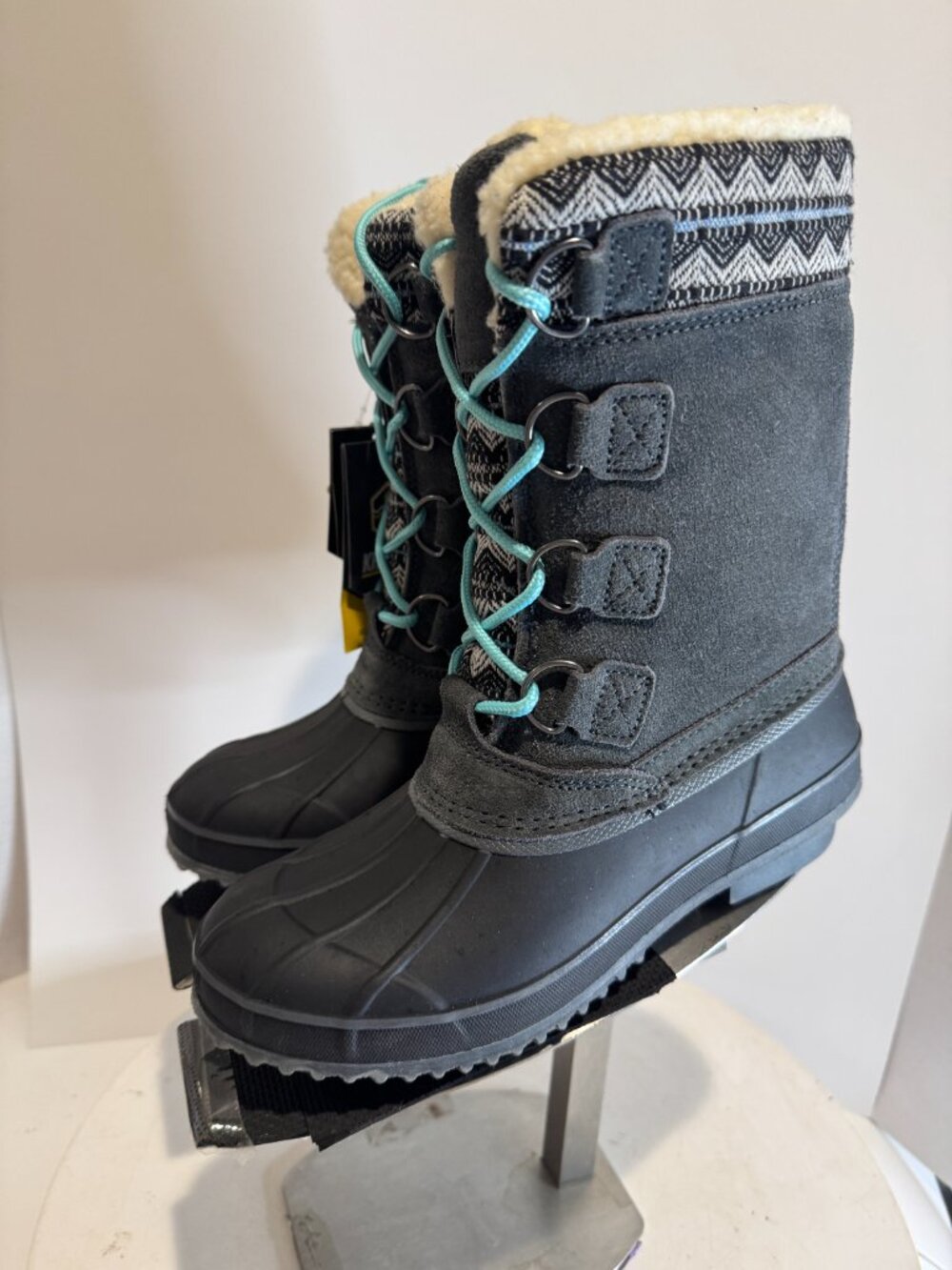 khombu Waterproof Women's Winter Grey Boots size 6 New